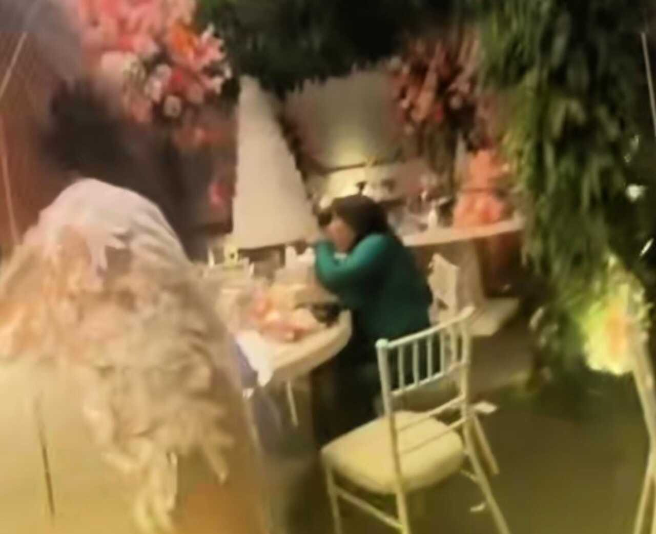 Invitada dulces boda encajosa