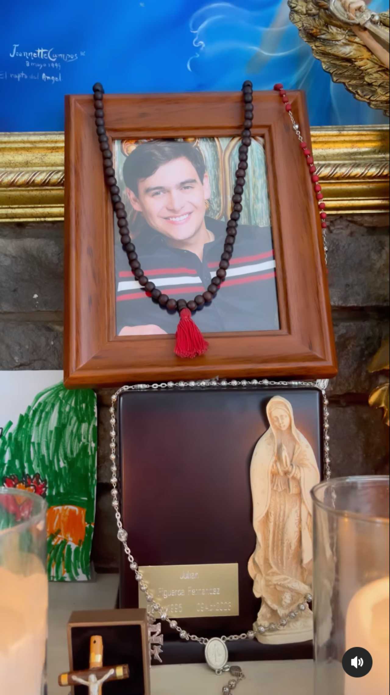 Maribel Guardia muestra cenizas de Julián Figueroa
