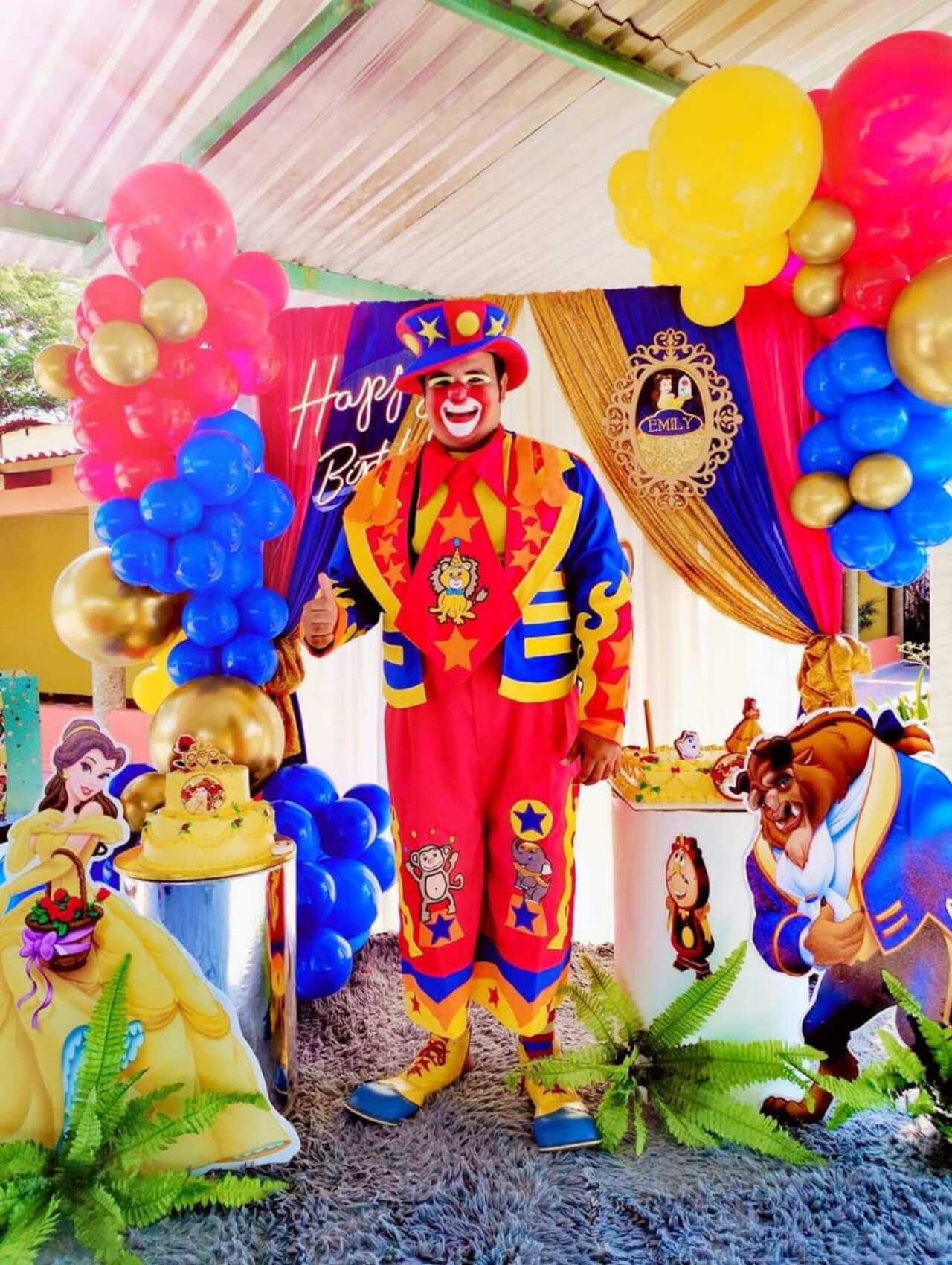 Payaso se lanza contra Peso Pluma