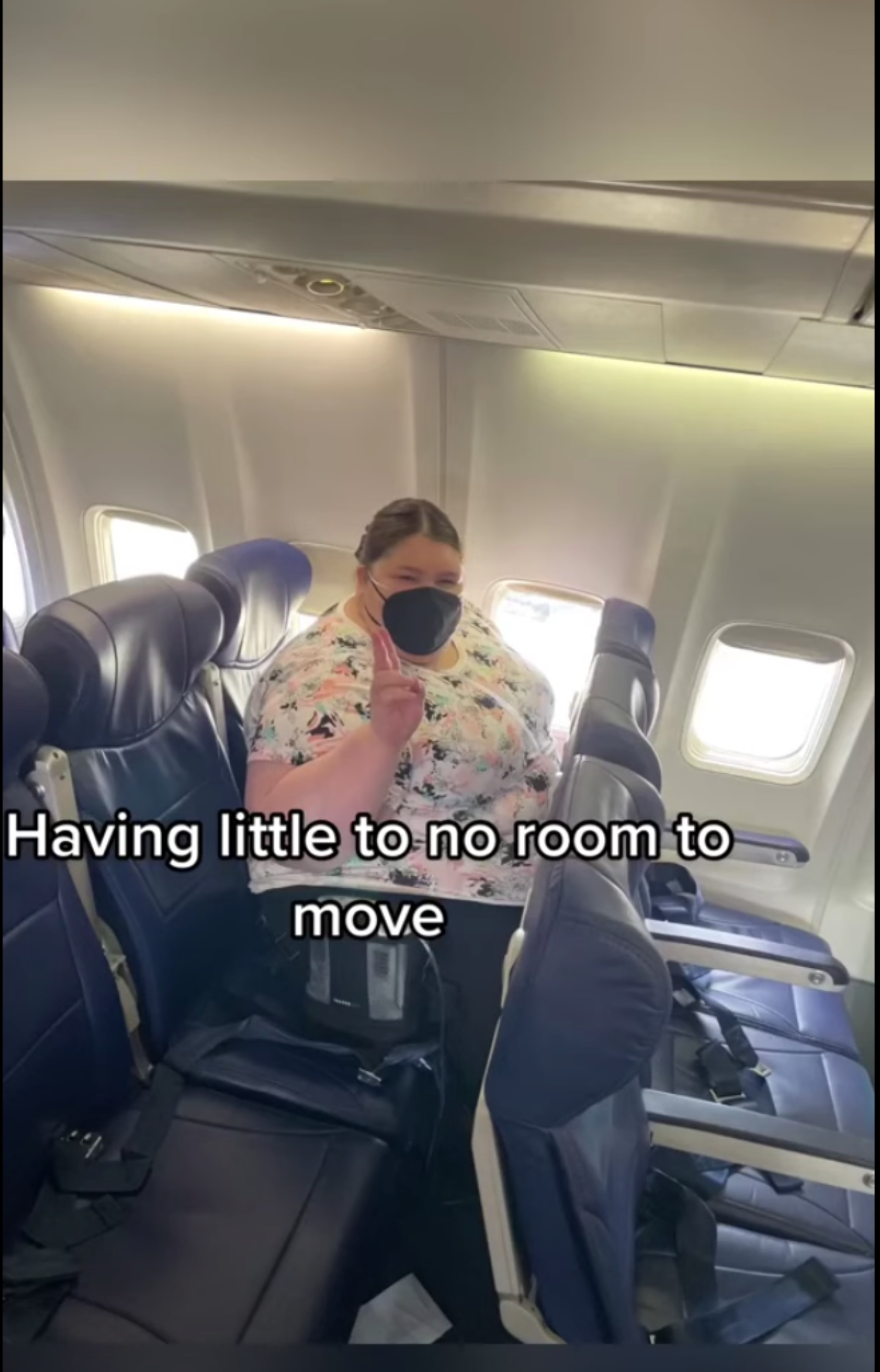 Influencer discriminación en avión