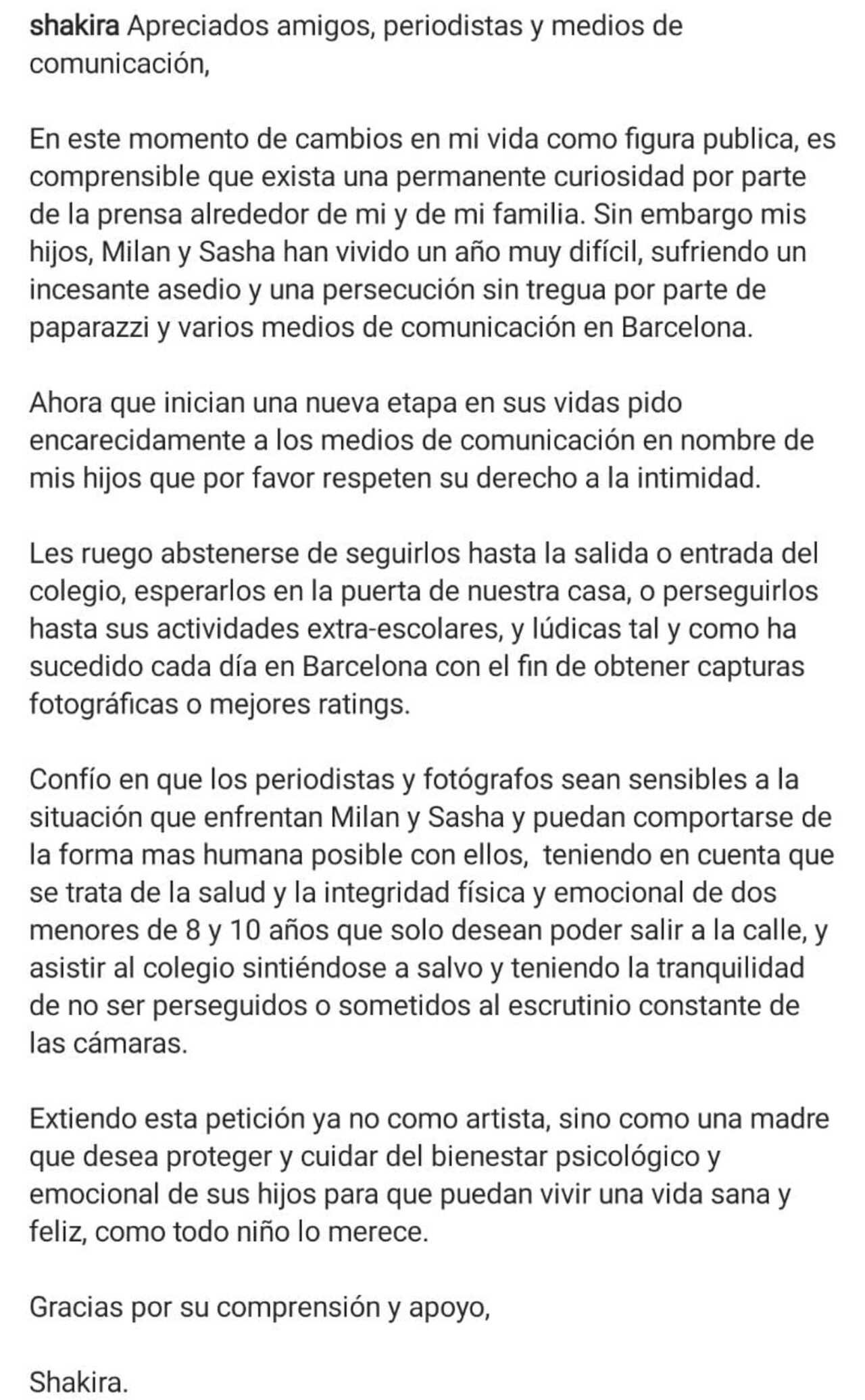 Shakira pide frenar acoso a periodistas 