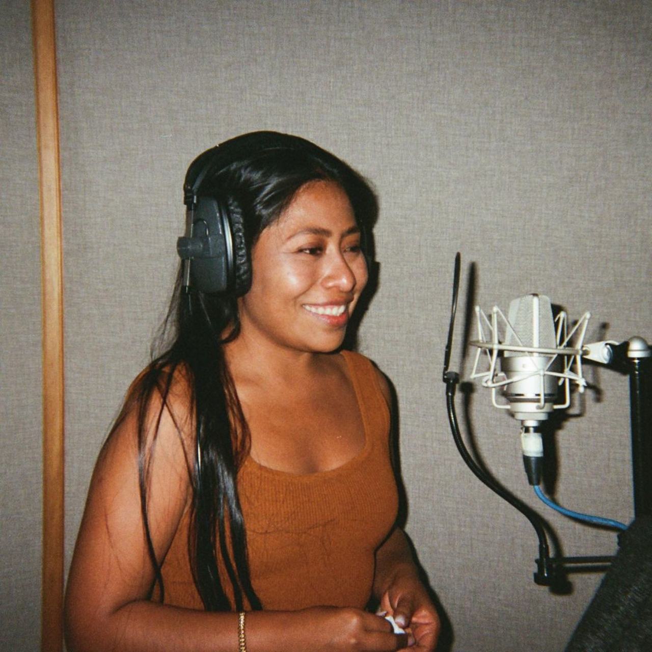 Yalitza Aparicio se estrena como locutora