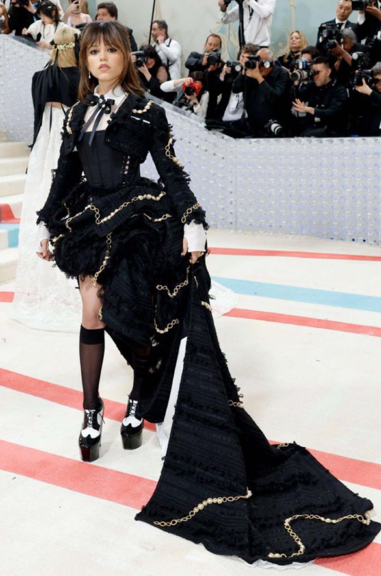 Met gala 2023 alfombra roja emily lili collins Jenna Ortega