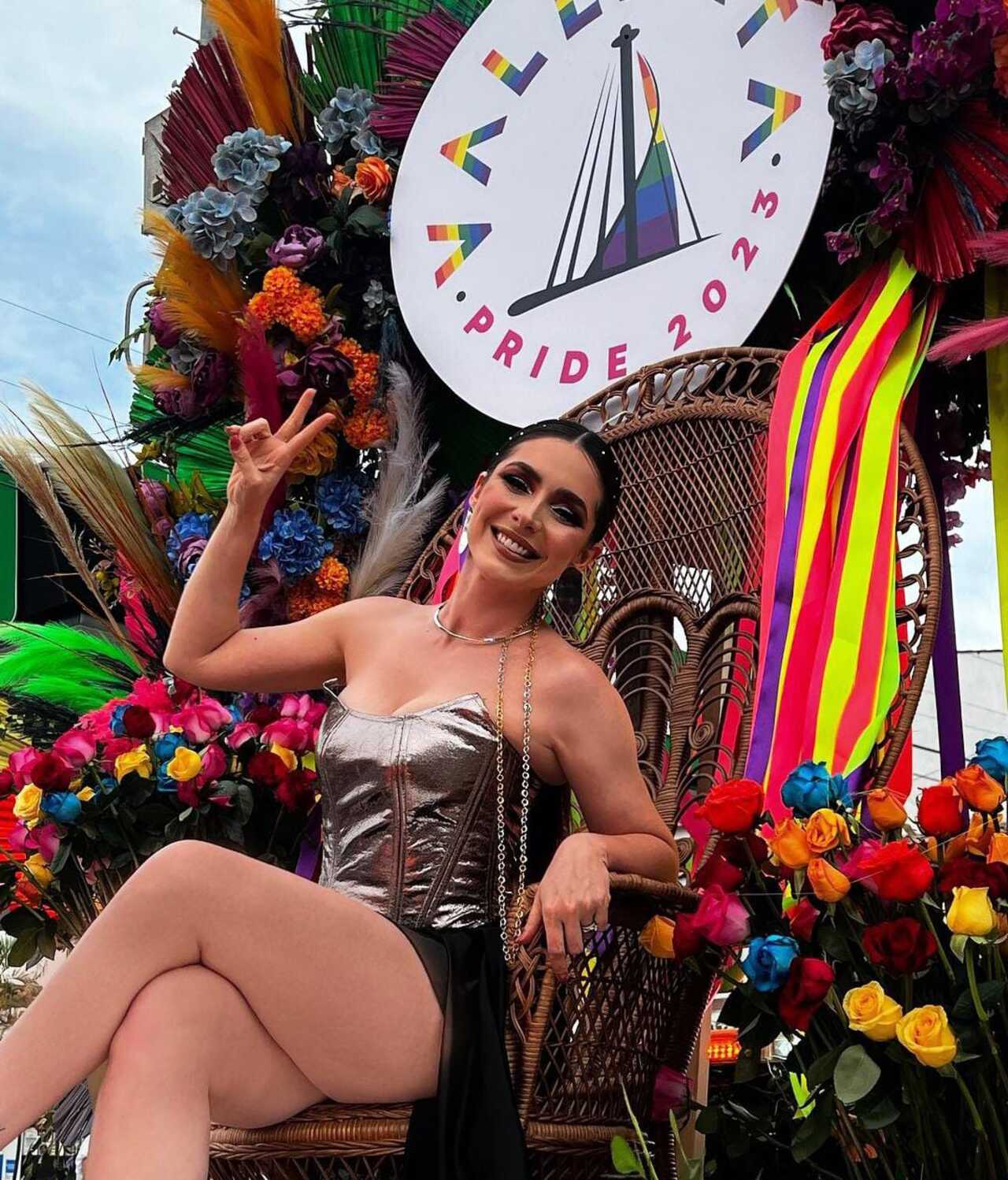 Ariadne Díaz presume figura en el pride