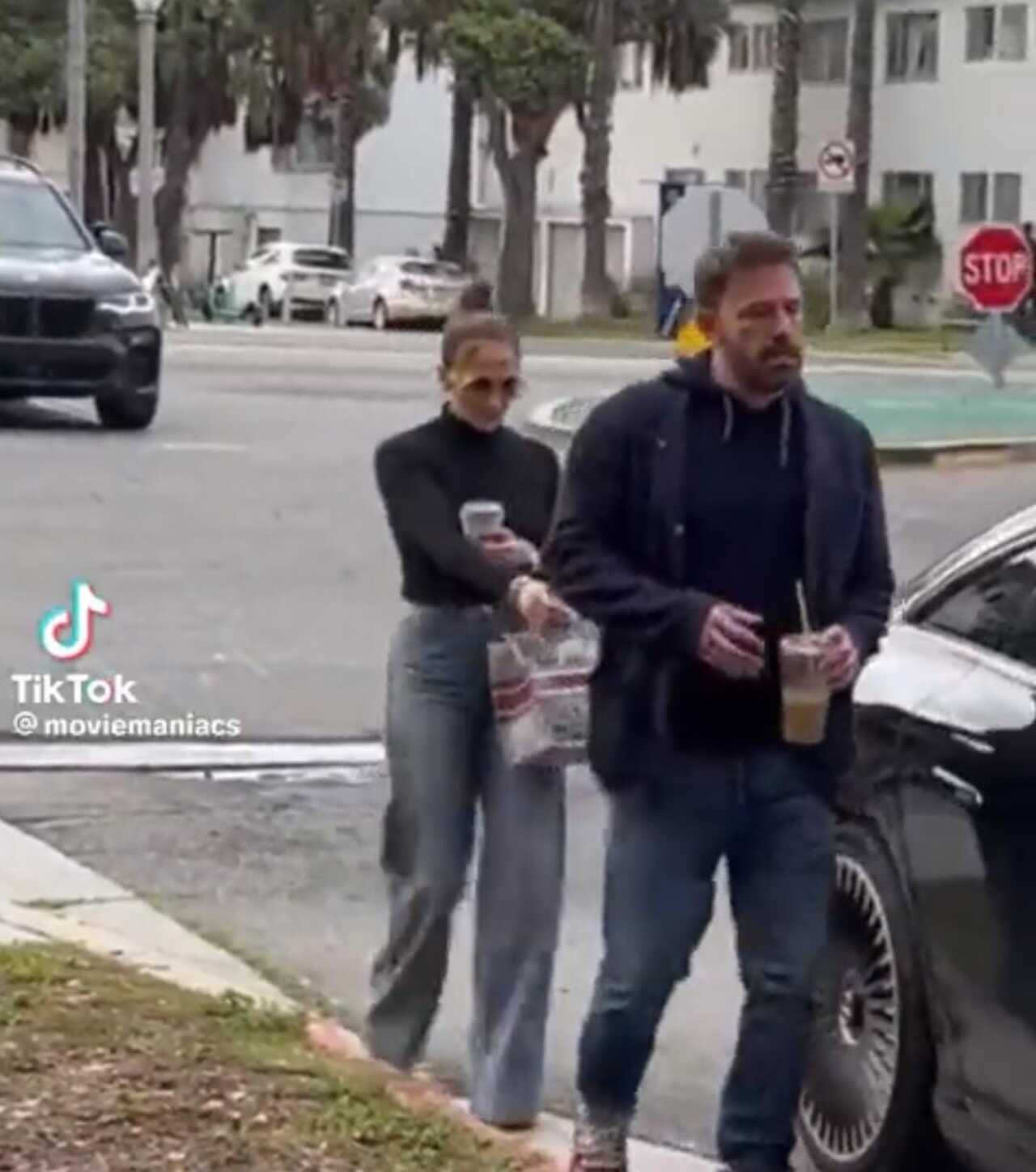 Ben Affleck le azota la puerta a su esposa