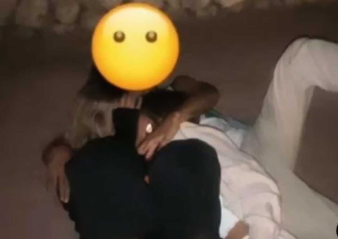 Clara Chía borracha en la calle