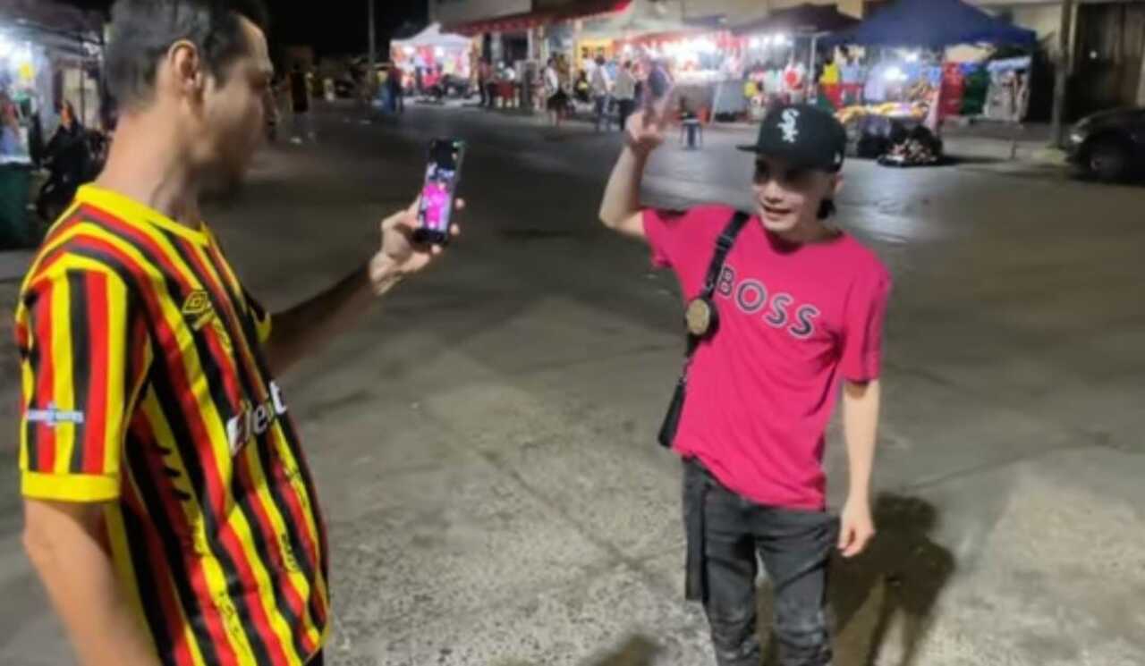 Confunden a chico con Peso Pluma
