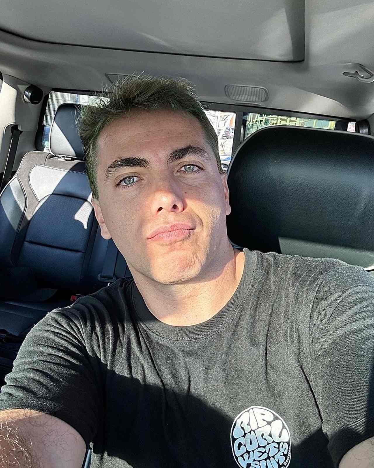 Cristian Castro cabello naranja nuevo look