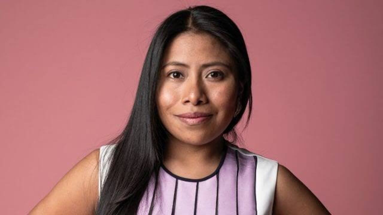 Critican a Yalitza Aparicio por exhibir a restaurante 