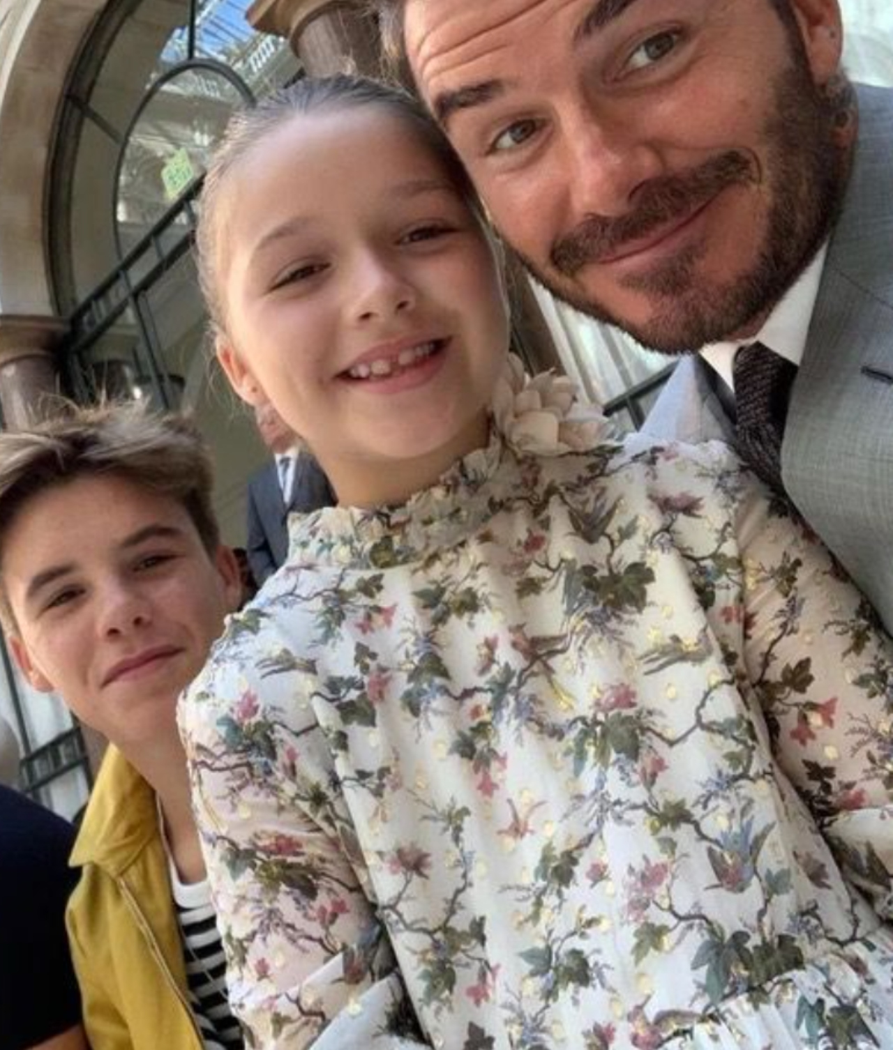 david Beckham besa hija en la boca