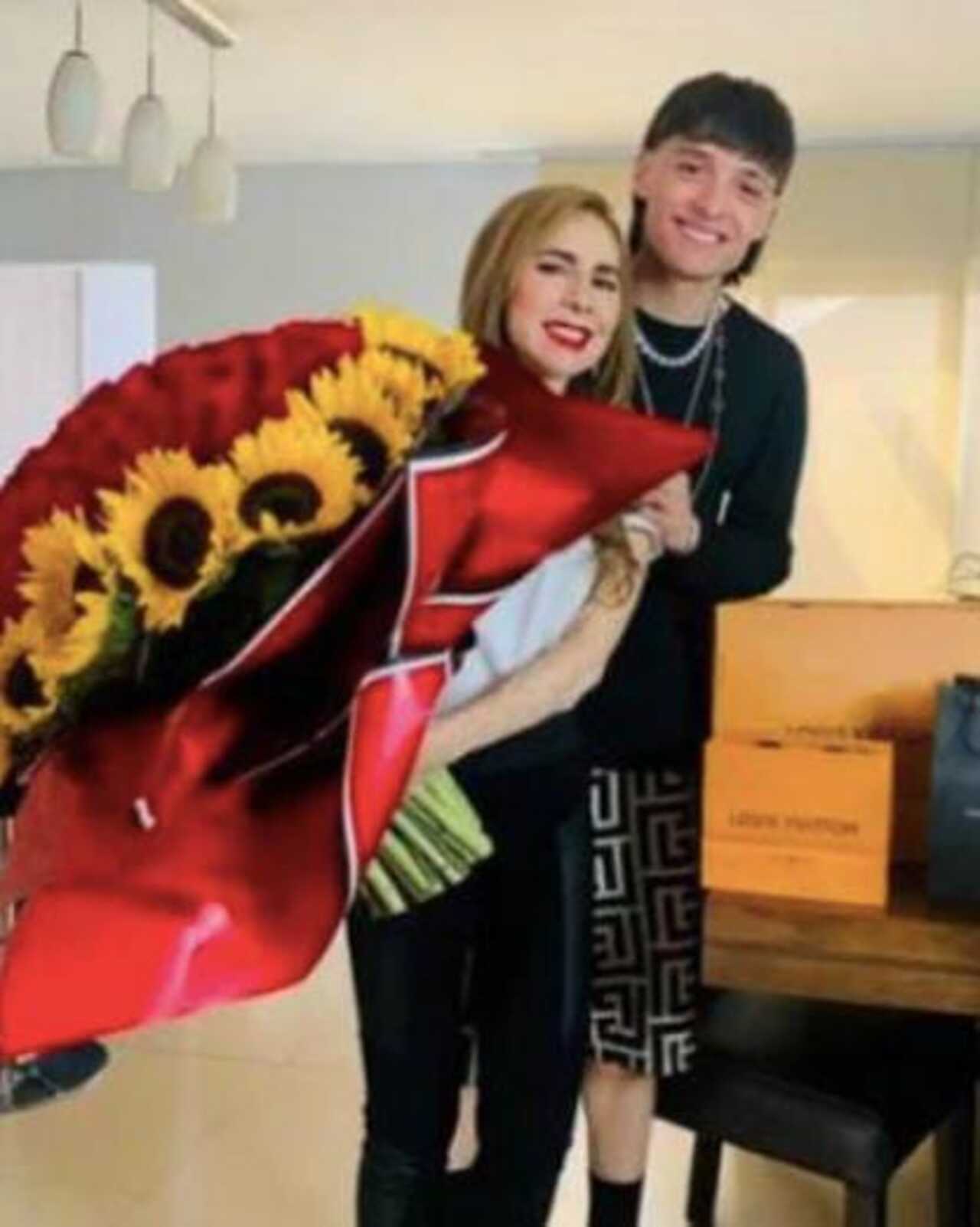 MamÃ¡ de Peso Pluma llevÃ³ el anillo a Belinda