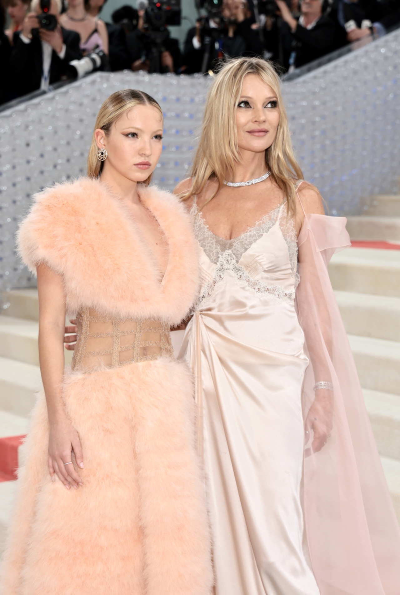 Met gala 2023 alfombra roja hermanas moss