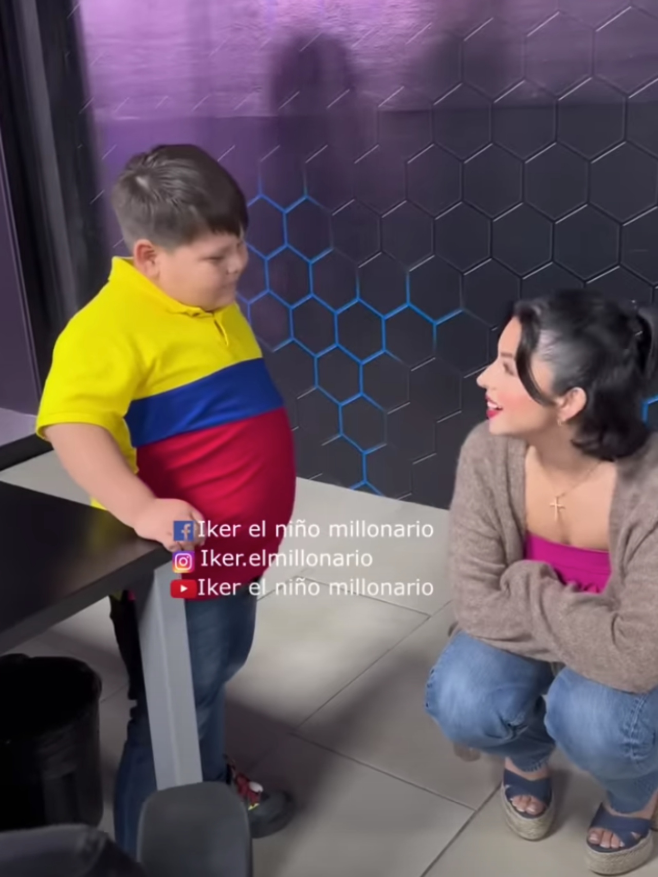Iker, el niño millonario, canta "Qué agonía" junto a Ángela Aguilar y se viraliza