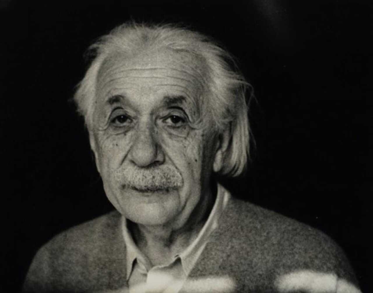 Albert Einstein Shakira misma inteligencia