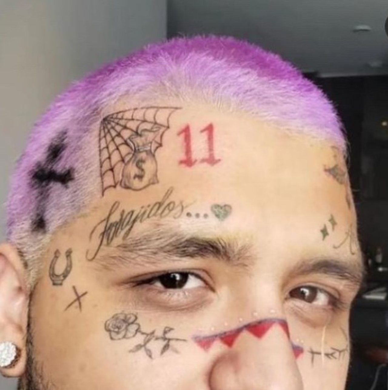 Nodal tatuajes cara hijo