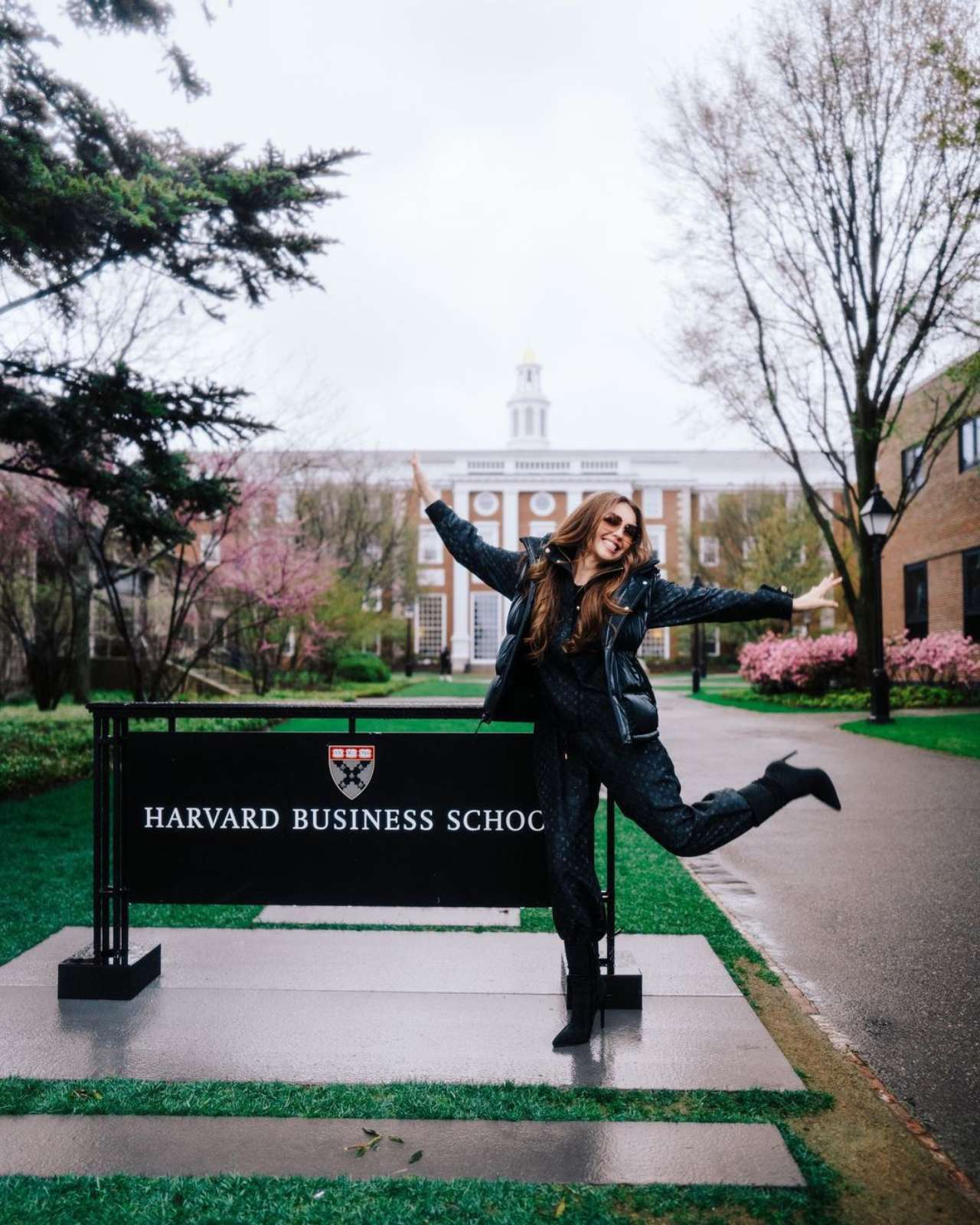 Thalia presume conferencia Harvard Noelia enojada