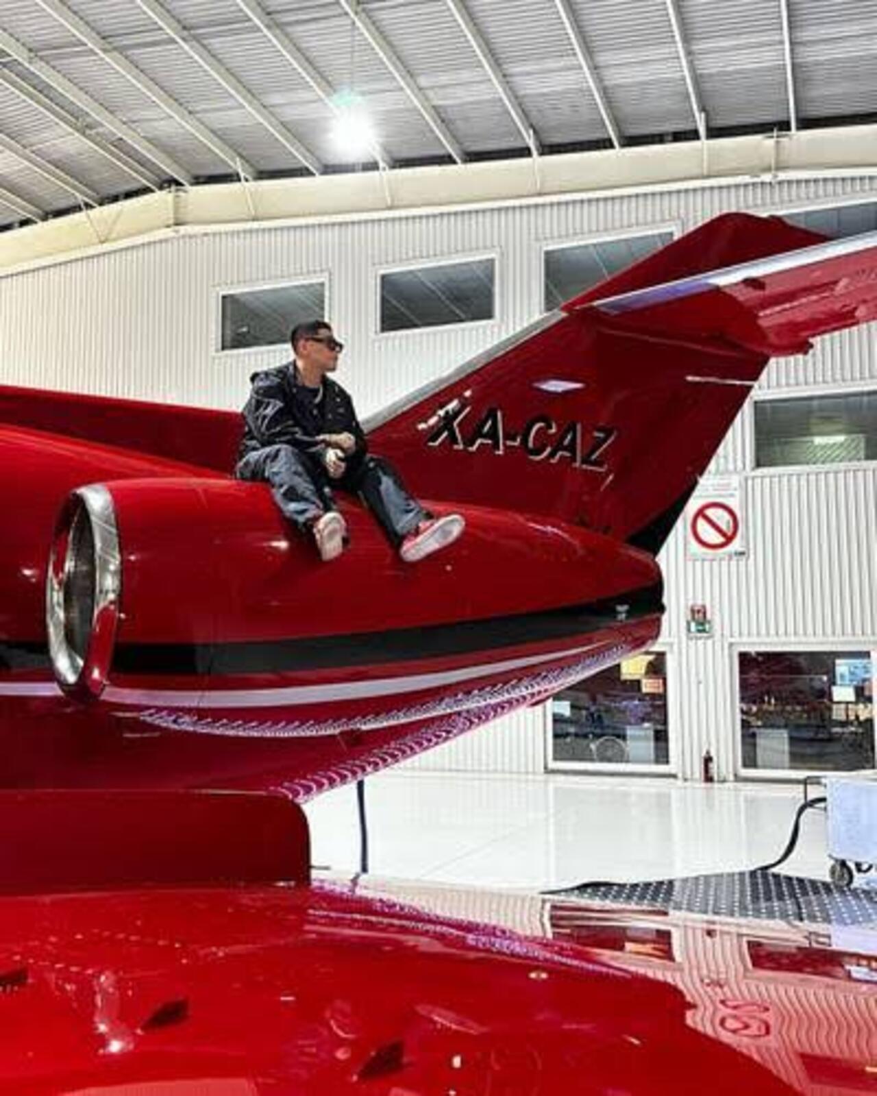 Así luce el interior del avión de Eduin Caz