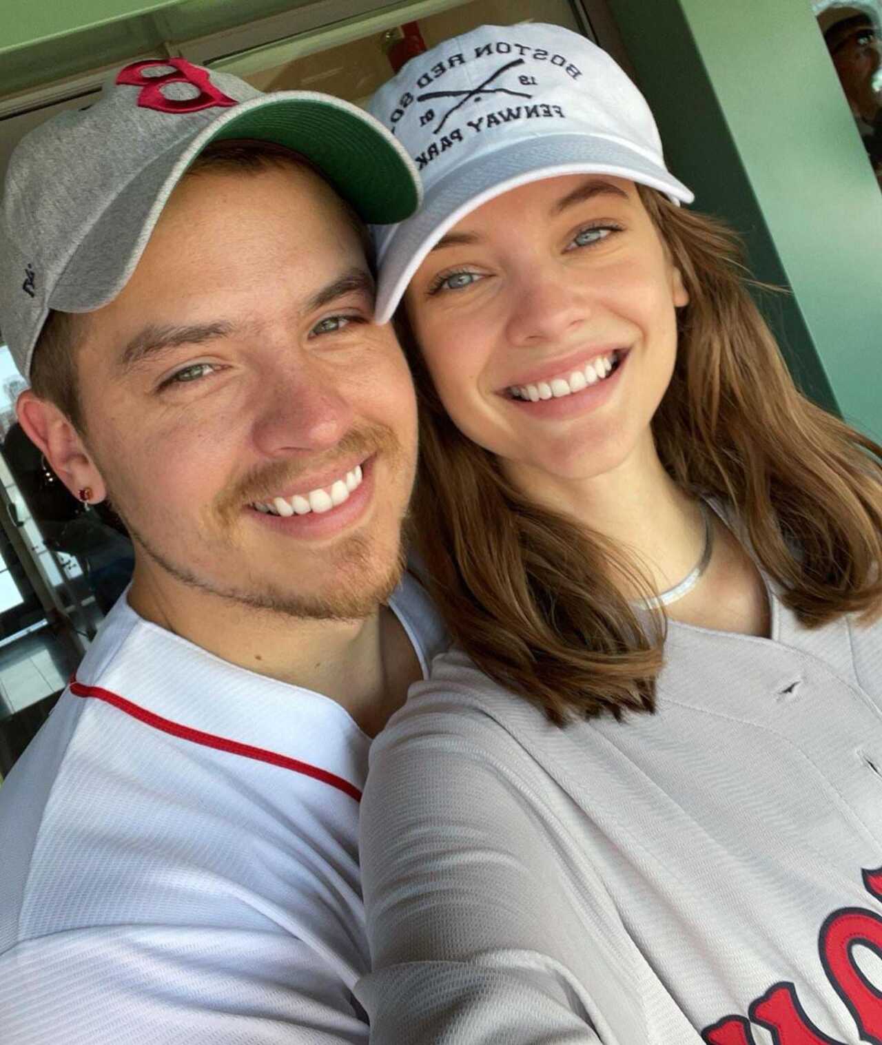 Dylan Sprouse y su novia se comprometieron hace nuevo meses
