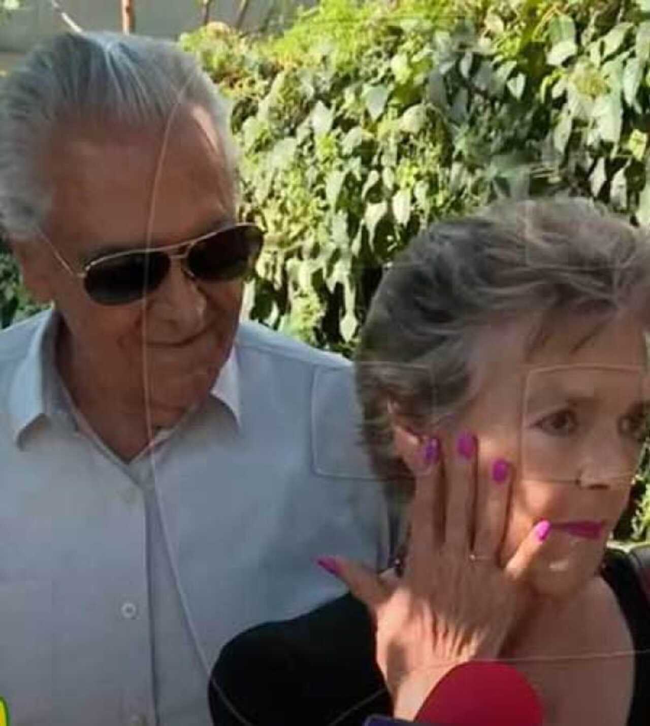 Eric del Castillo da el anillo a su esposa luego de 53 años