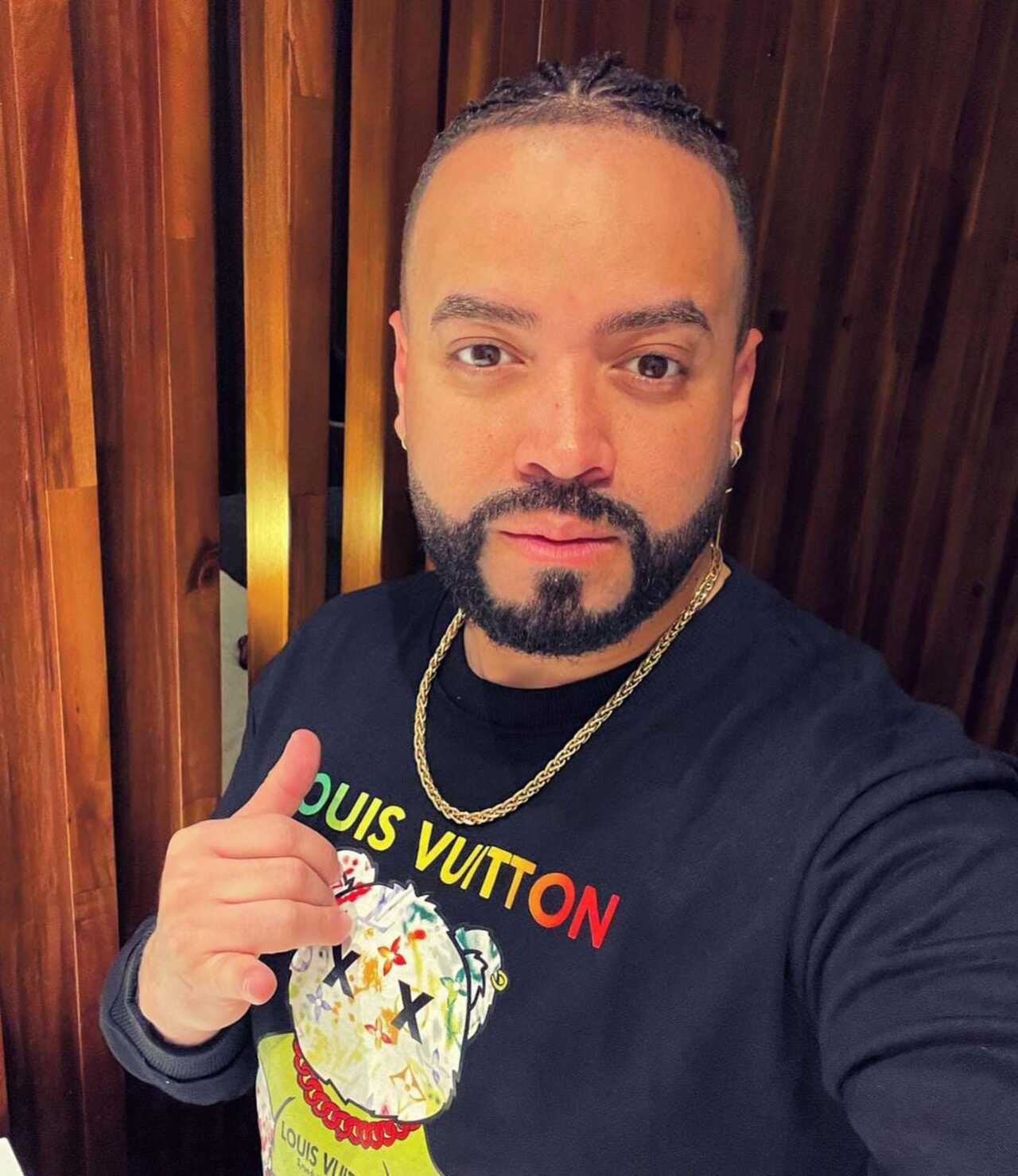 Nacho presume a su hijo cajero