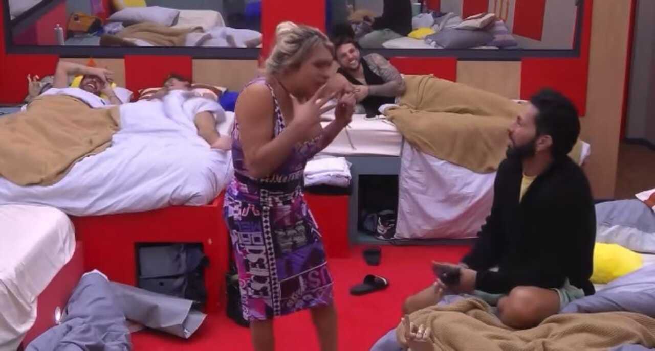 Poncho de Nigris expone beso de Sergio Mayer con Alexis Ayala