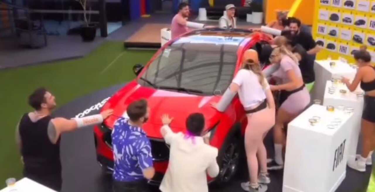 Raquel Bigorra se hace popo por un auto