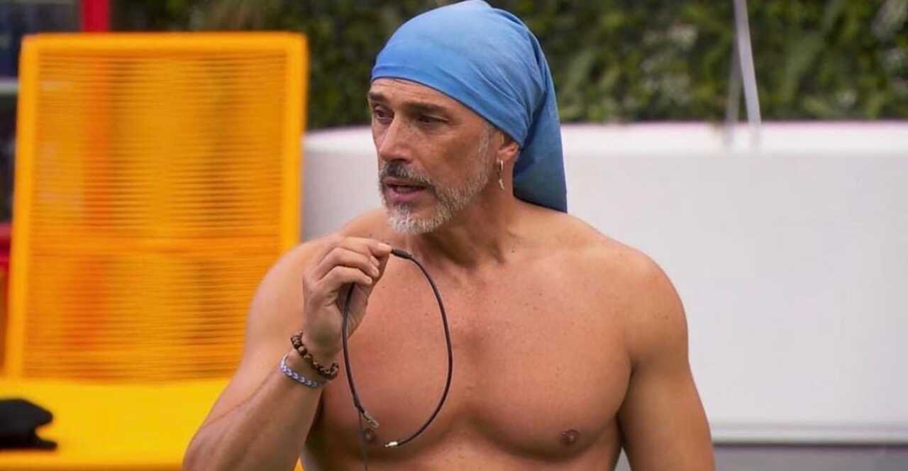 Issabela Camil pide a Ferka que le envíe flores