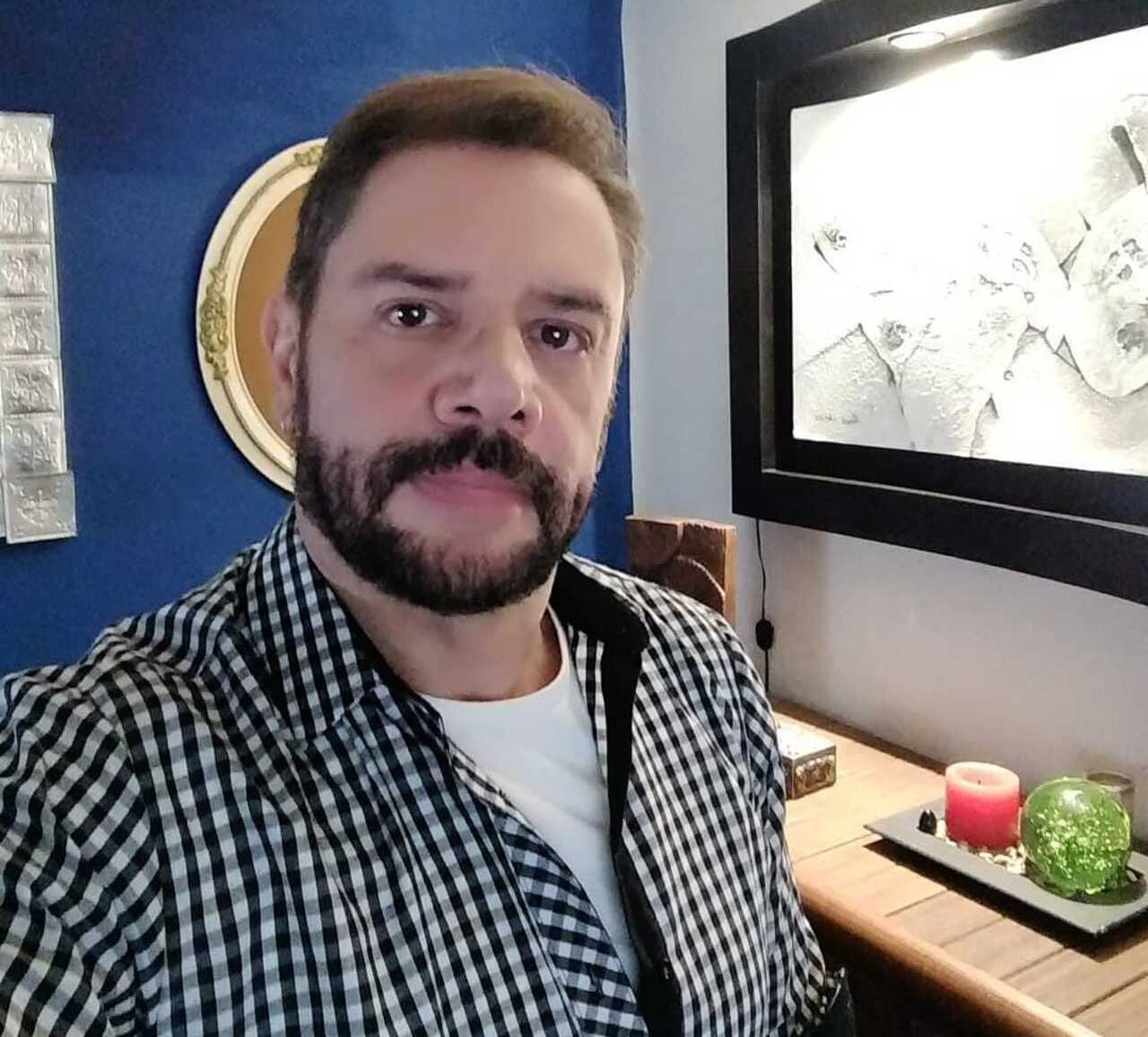 Sergio Mayer se va contra Héctor Parra