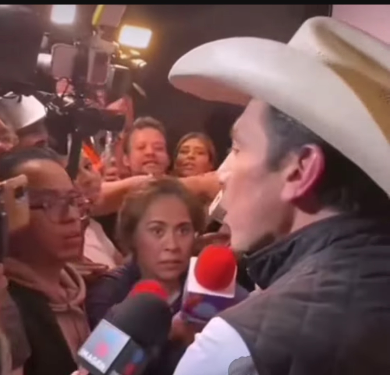 jorge salinas agrede repotero