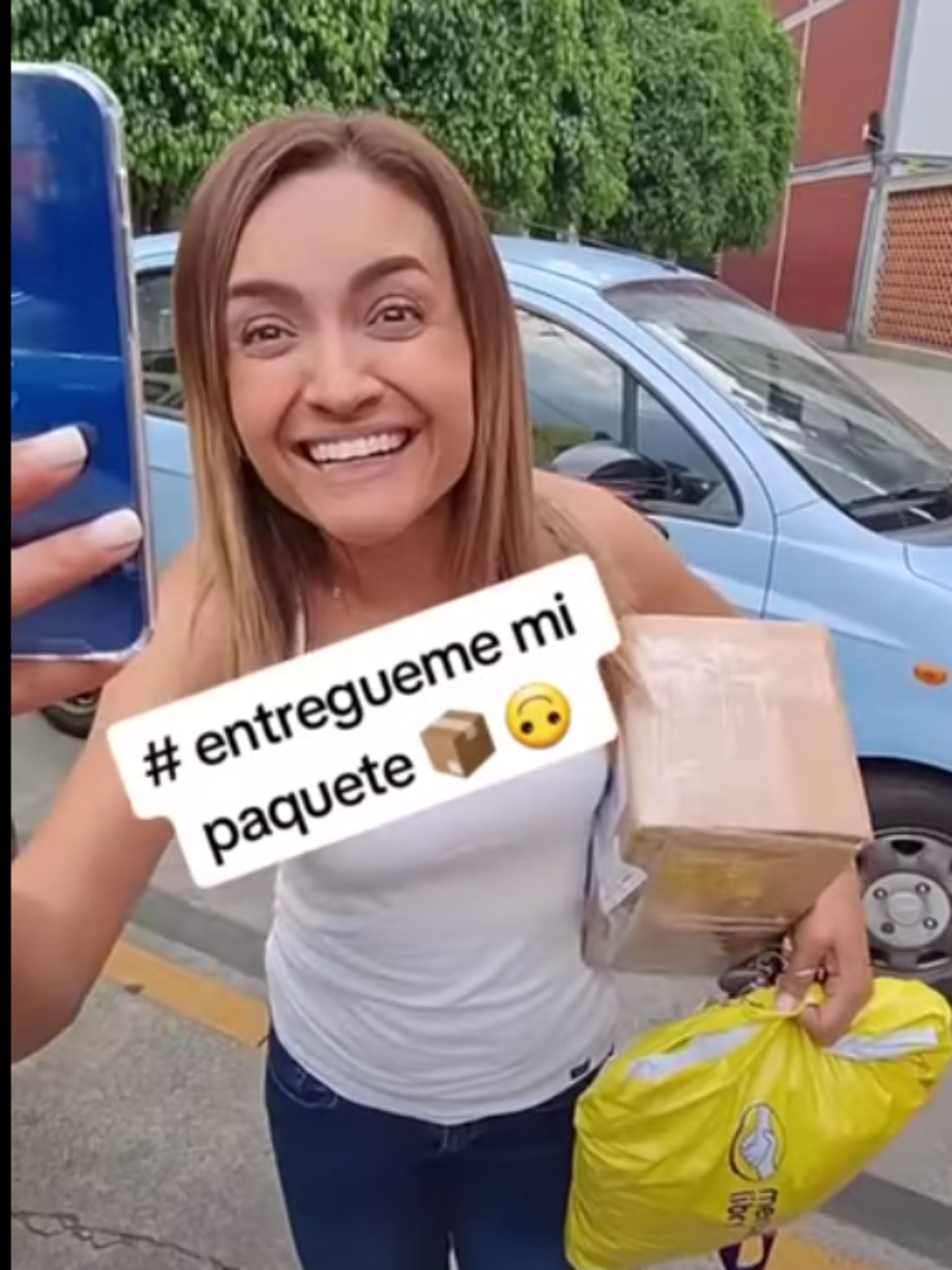 lady paquete enfuere repartidores