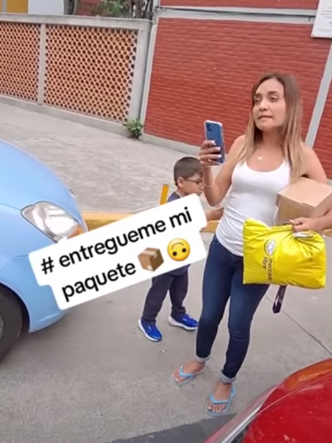 lady paquete enfuere repartidores