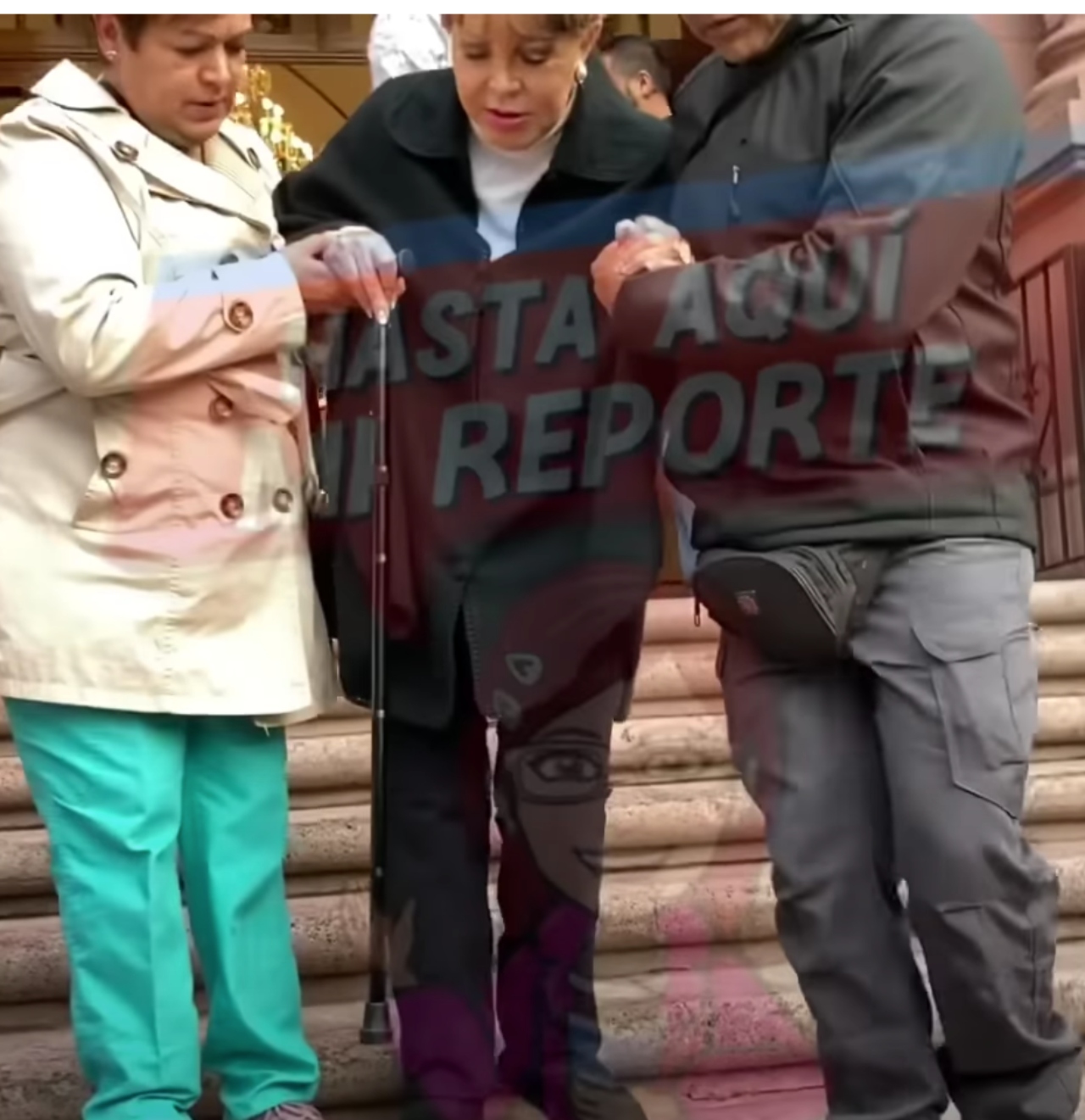 lolita ayala aparece con baston y oxigeno
