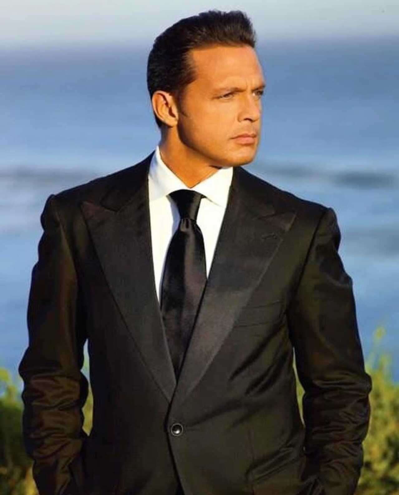 Captan a Luis Miguel en clínica capilar en Madrid