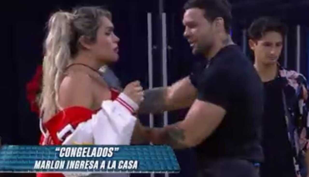 Marlon Colmenarez entra a LCDLF con ramo de rosas y sorprende a Wendy: “te amo con mi vida”