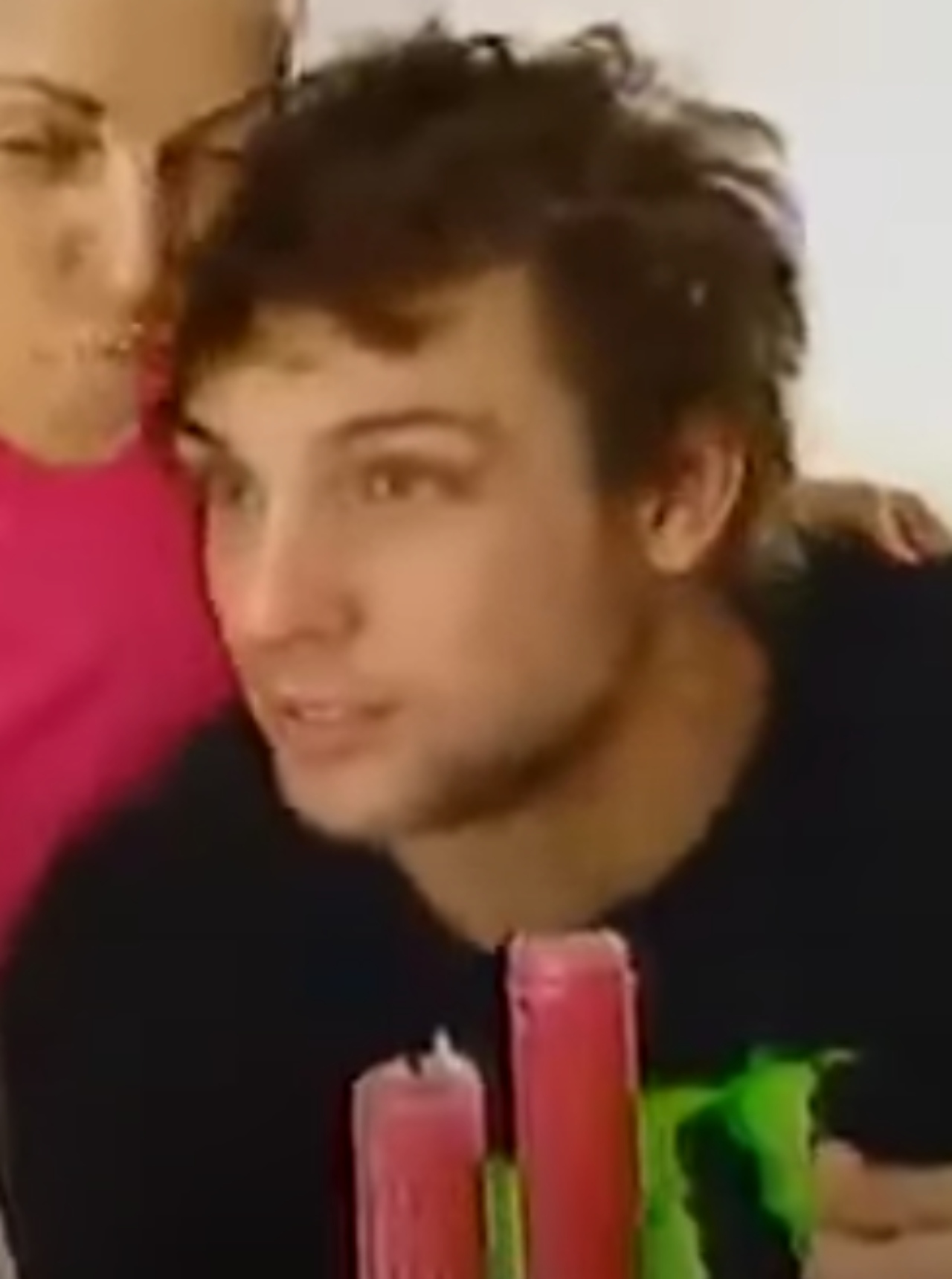 Nicola muestra su departamento en peú