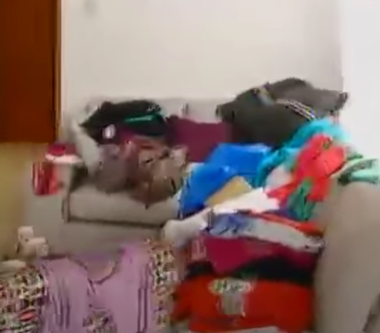 Nicola muestra su departamento en peú