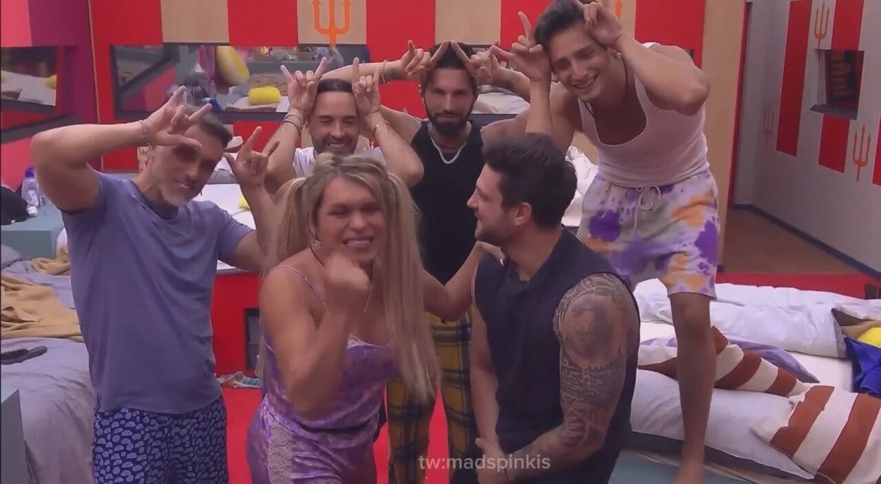 Wendy hace que el team infierno diga su orientación sexual