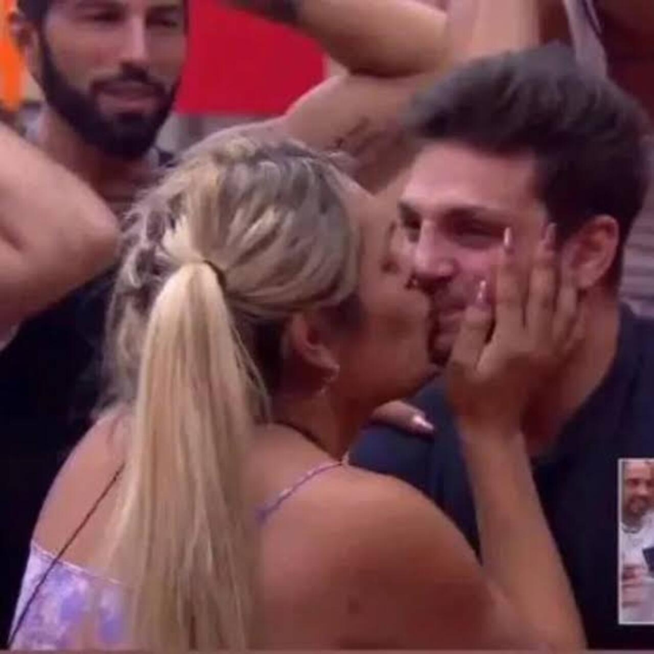 Nicola Porcella por fin sale del clóset