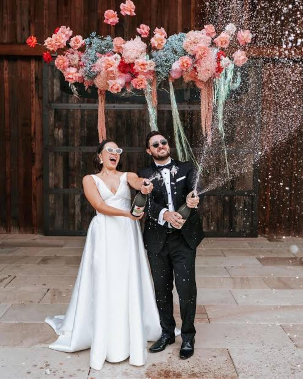 Novios Barbie piden dinero para realizar su boda