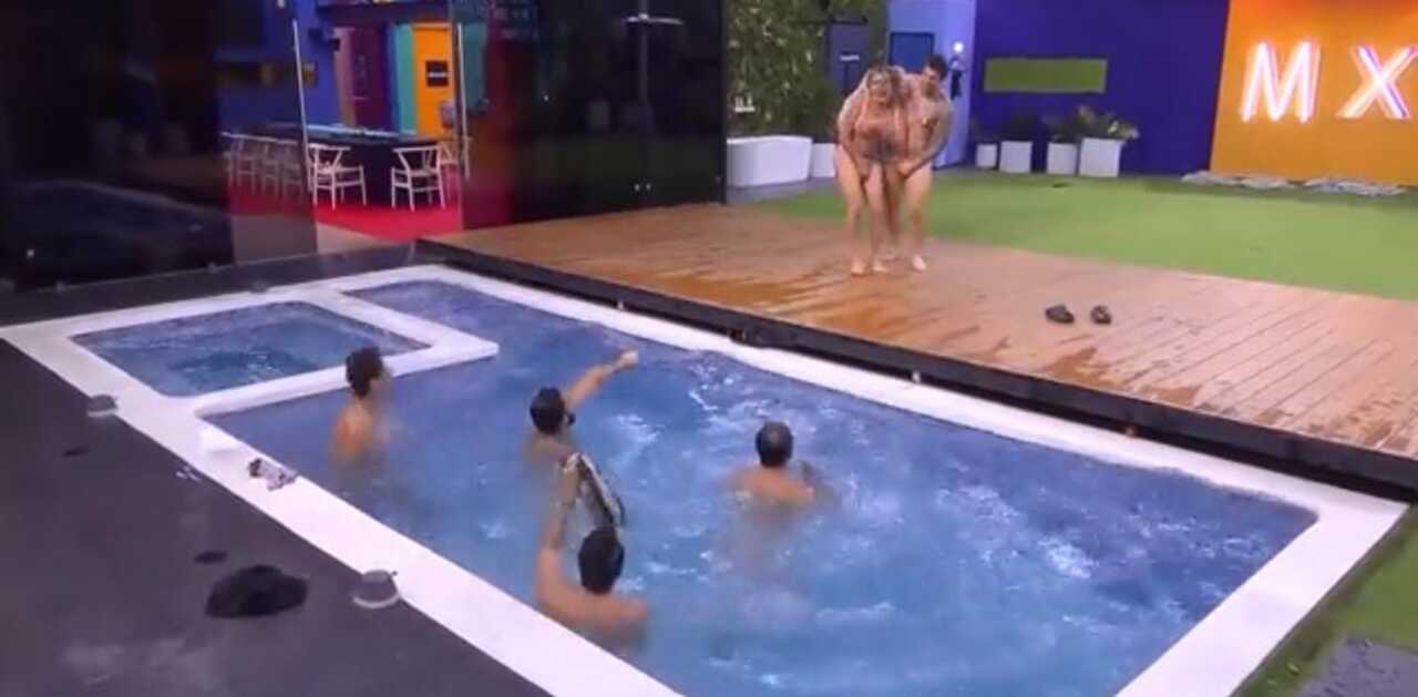 ¡Lo cumplieron!: Team infierno se lanzan desnudos a la alberca tras salvación de Sergio Mayer y Emilio Osorio
