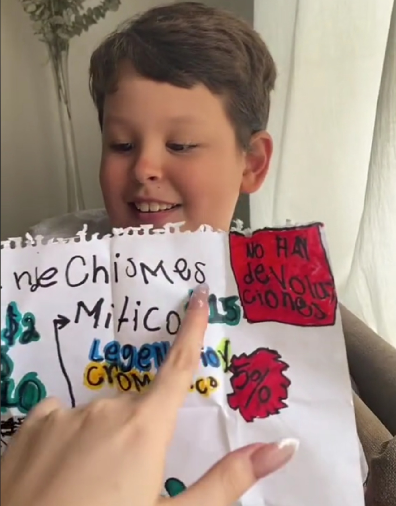 nino vende chismes escuela