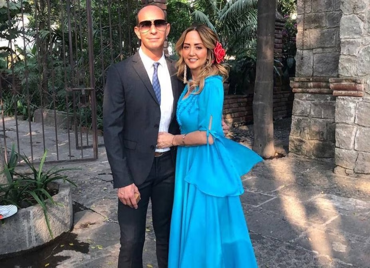 Erik RubÃ­n besando amiga de Andrea Legarreta