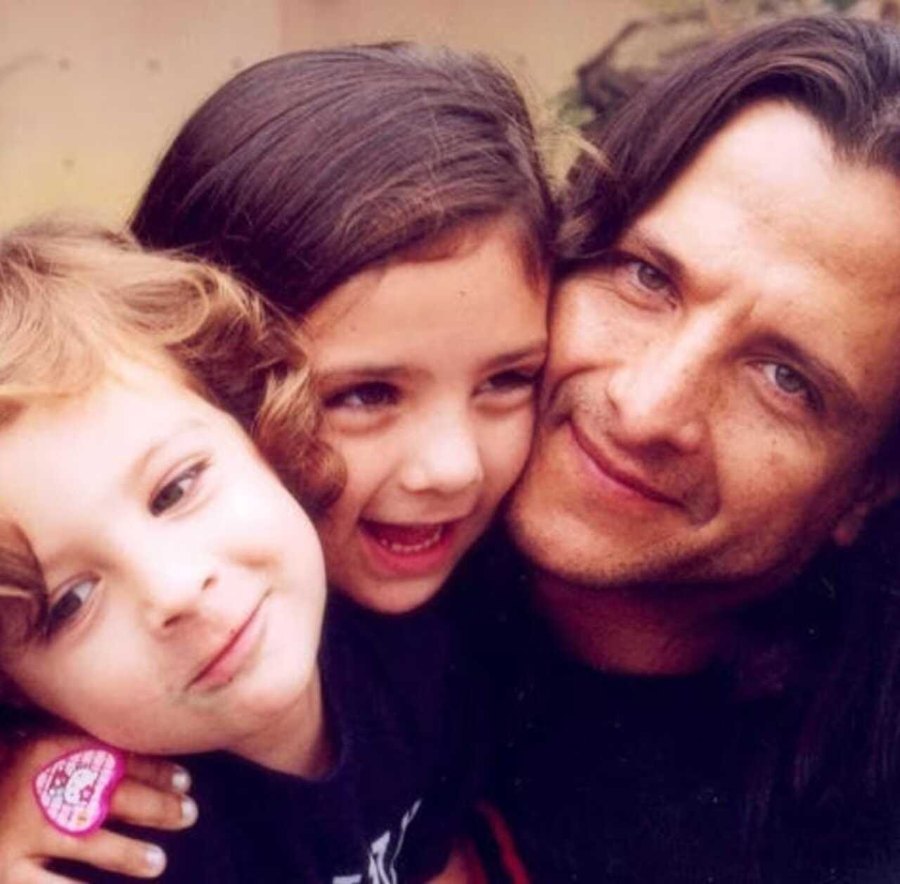 Hijos de famosos que quedaron huérfanos desde pequeños