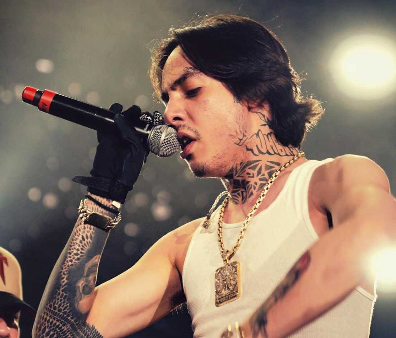 Natanael Cano se disfraza de Freddie Mercury y se avienta una rapsodia bien tumbada