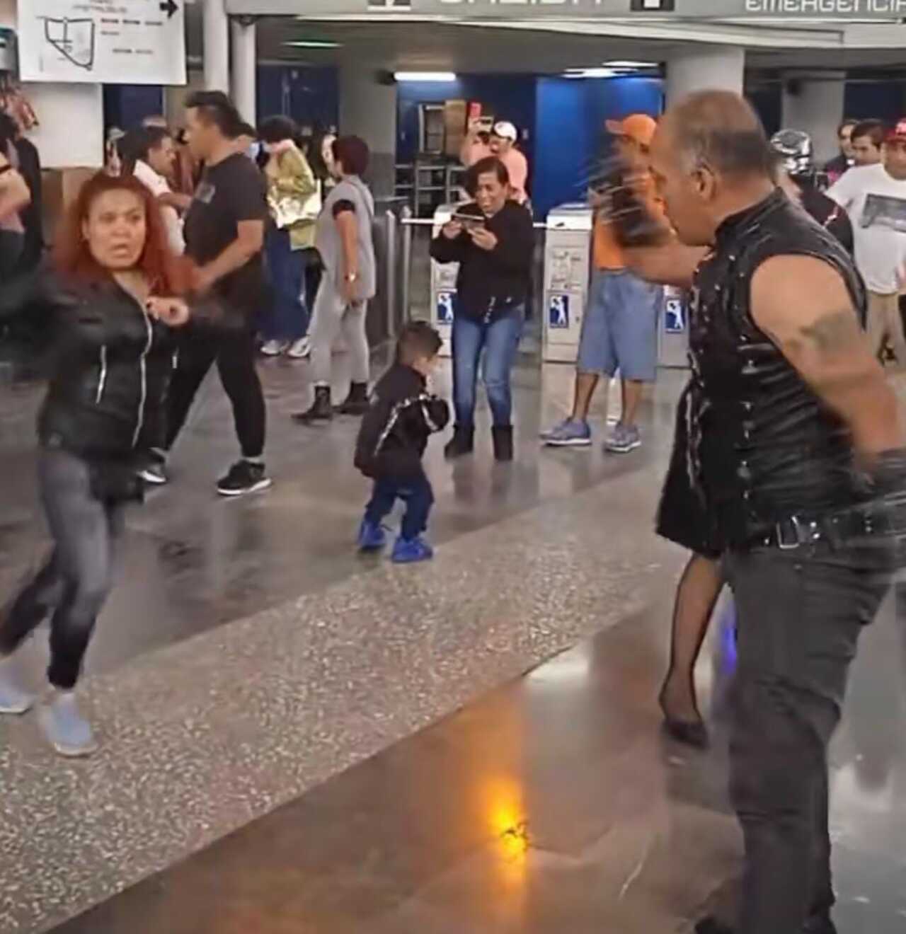 Usuarios del Metro arman retas de high energy en plena estación San Lázaro