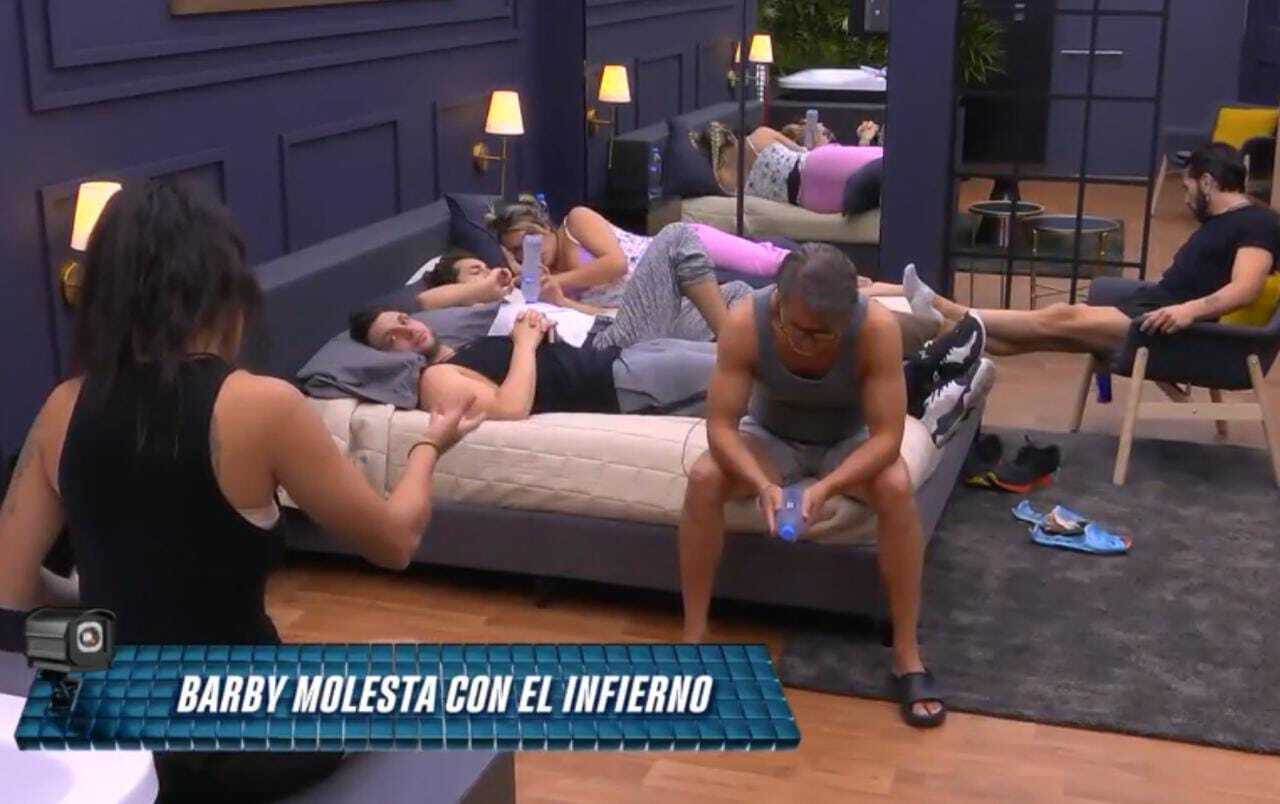 Hermana de ‘La Barby’ explota en vivo contra el Team Infierno